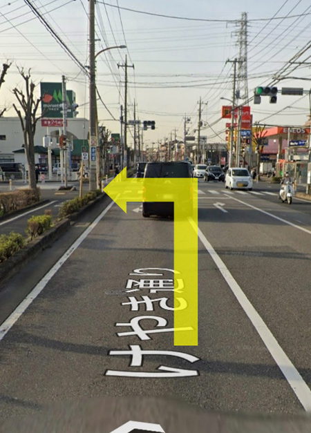 戸塚・安行方面より、けやき通りでお越しの方は、スーパーマルエツを目印に戸塚陸橋の交差点を左折します